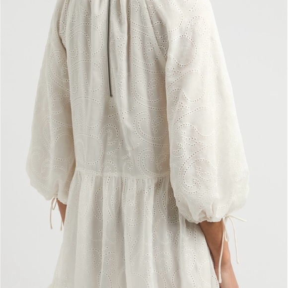 Alice + Olivia Sherrie Broderie Mini Dress White Size S 3/4 Sleeves V Neck - Picture 5 of 16